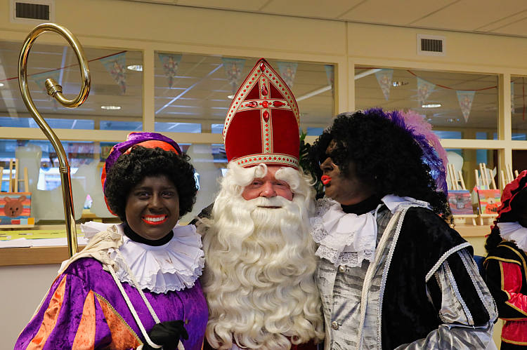 Aankomst van de Sint en zijn Zwarte Pieten in Waarder_148